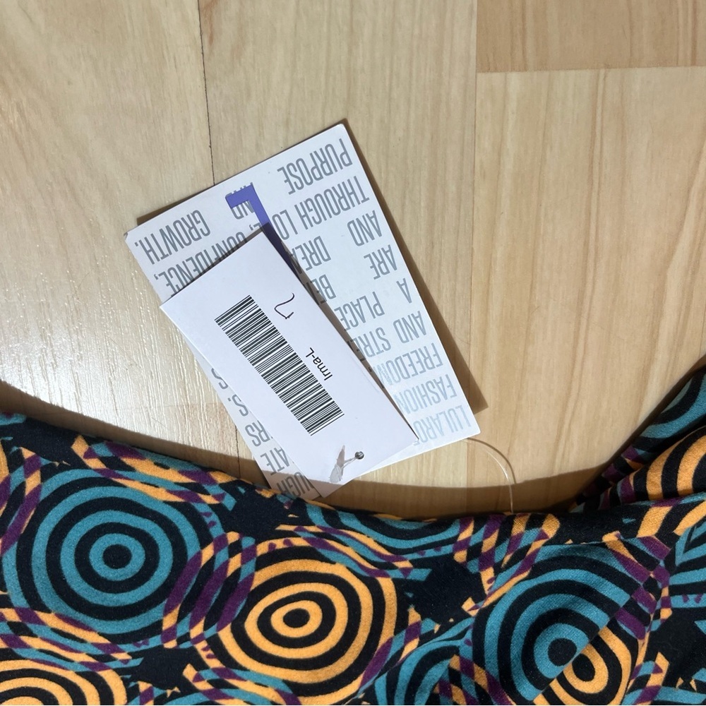 LULAROE Womens Short Sleeve Irma Large Shirt Top New With Tags - Picture 6 of 6